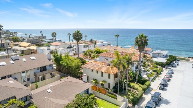 Building Photo - OPEN HOUSE: 12/13 1-2PM ~ 3BR Townhome with Garage, 1 BLOCK from Ocean!