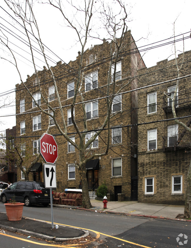 Building Photo - 129 Carlton Ave