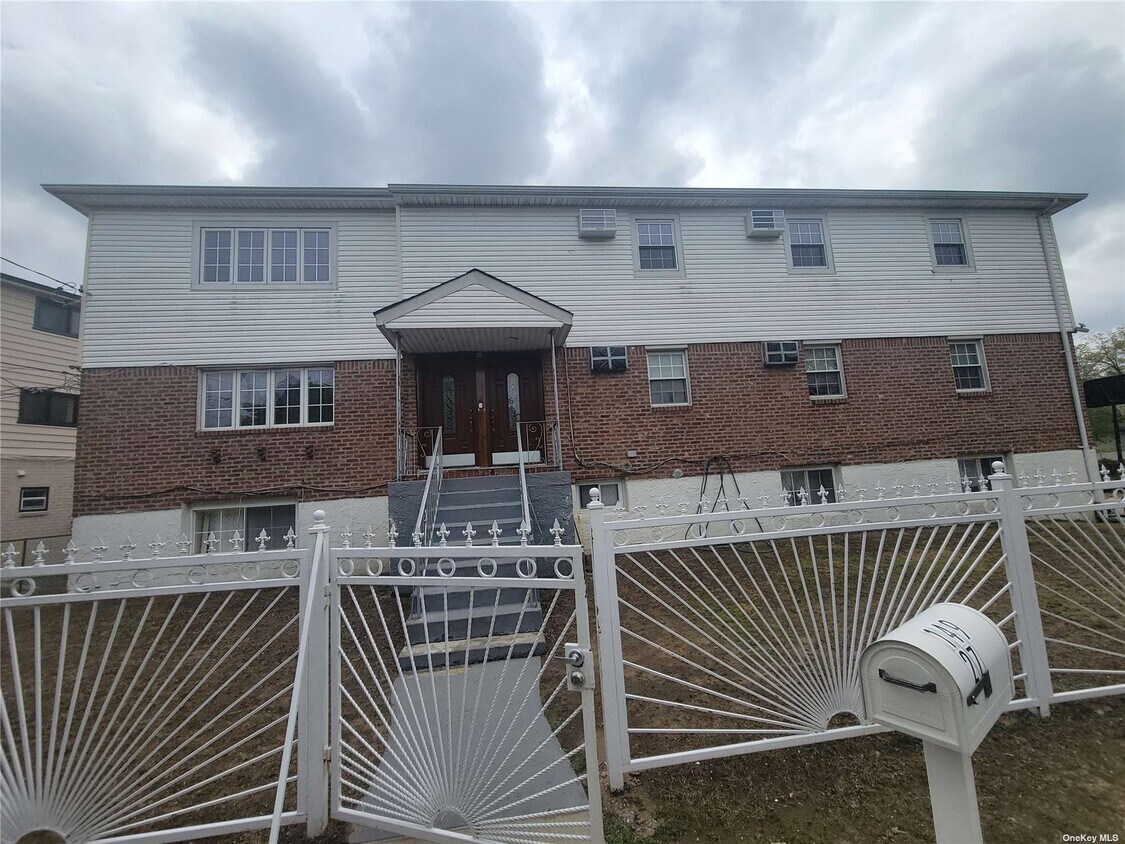 Foto principal - 149-27 Hook Creek Blvd