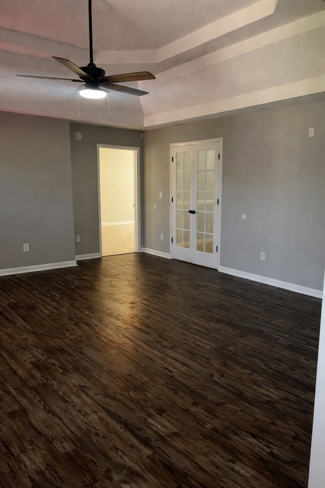 Building Photo - Charming All-Brick Corner Lot Home with Hot Tub & Fenced Yard