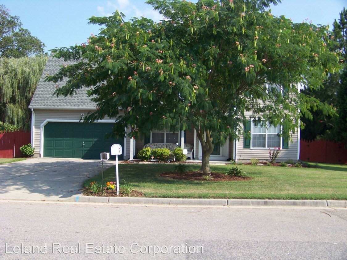 4 br, 2.5 bath House 137 Woodlake Terrace House Rental in Suffolk