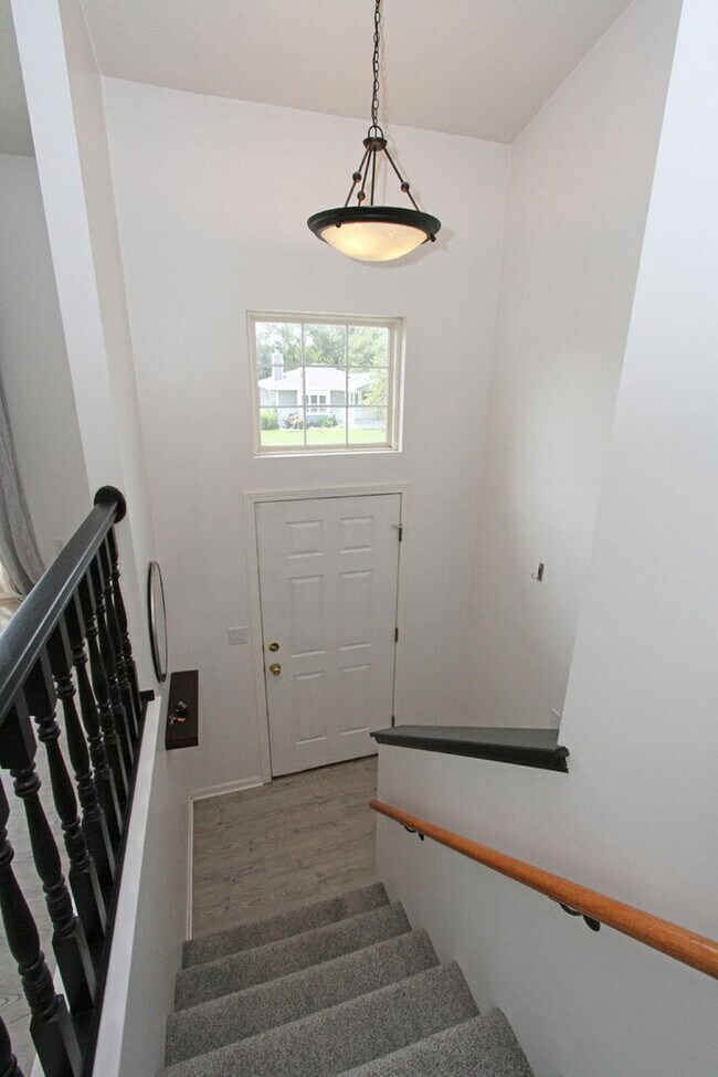 Building Photo - Timber Ridge Split Foyer