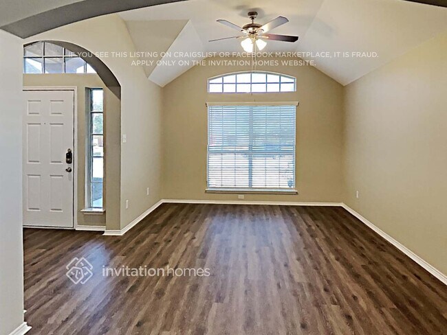 Building Photo - 904 Chestnut Ln