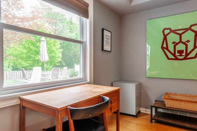 Photo du bâtiment - Spacious 4-Bedroom Family Home with Finished Basement & Double Garage – Available July 1st