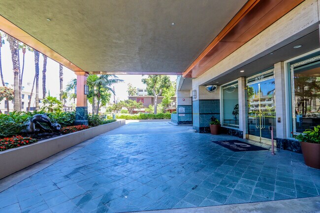 Building Photo - 850 E Ocean Blvd