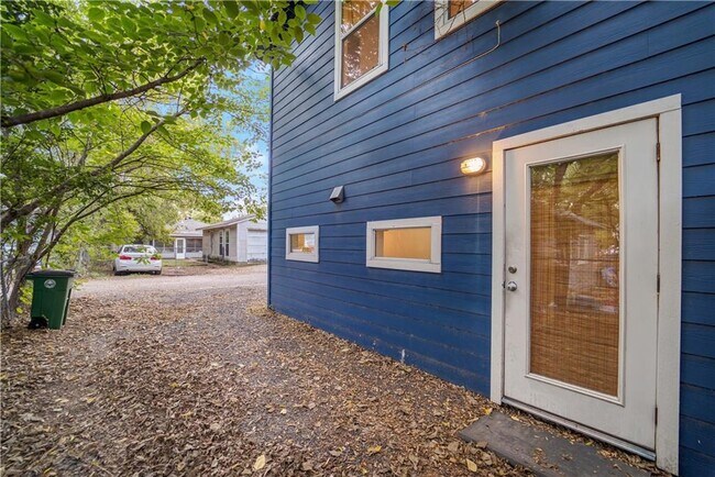 Building Photo - 2803 Robinson Ave