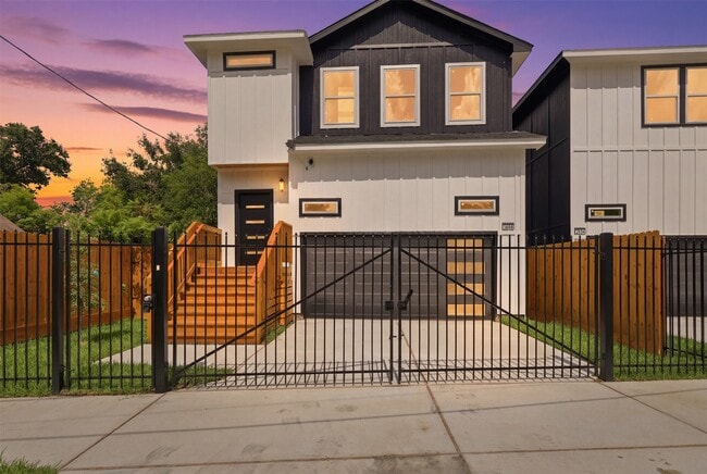 Building Photo - 3806 Sayers St