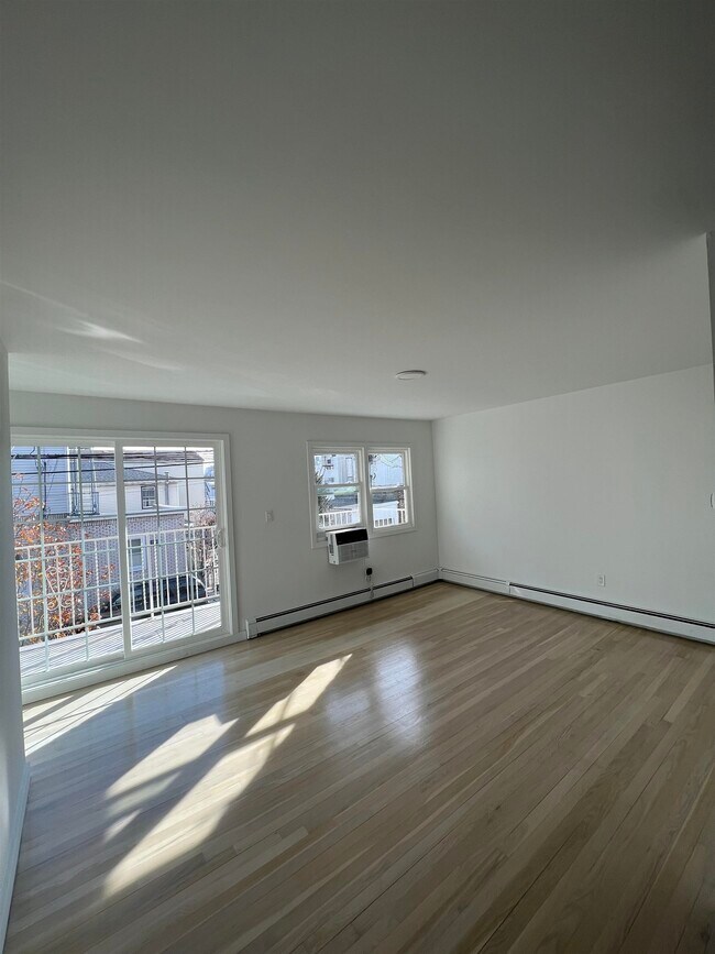 Building Photo - 4013 Hudson Ave