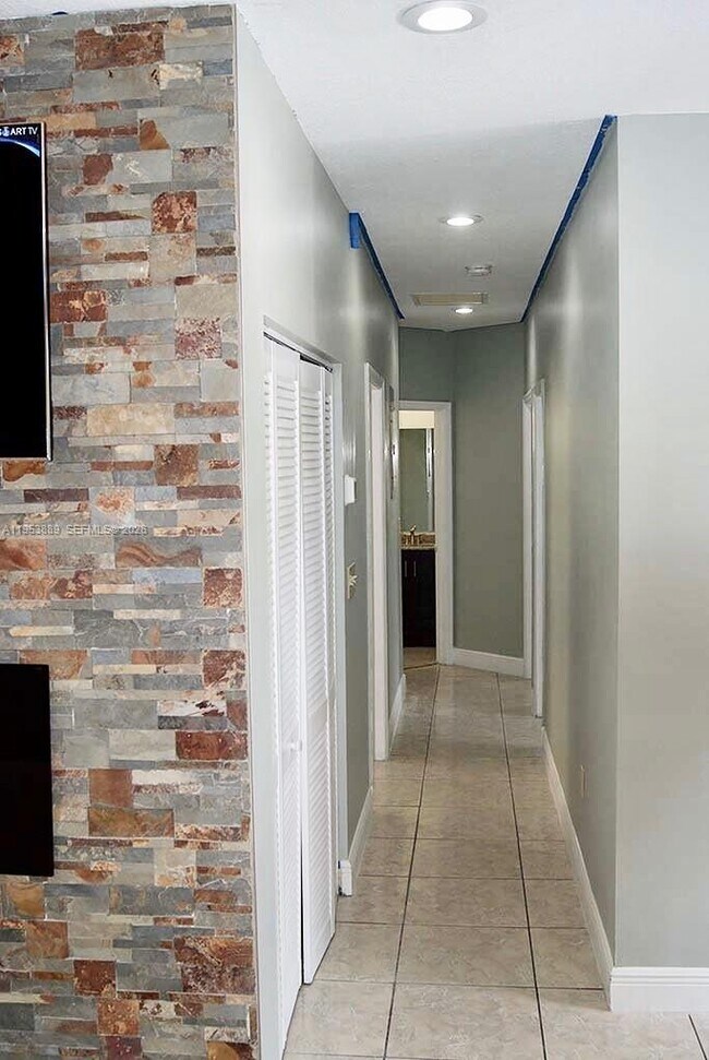 Foto del edificio - 601 NW 97th St