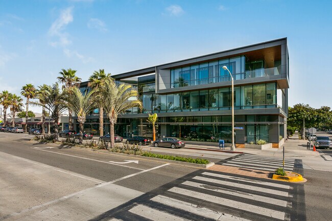 Foto del edificio - 900 Wilshire Blvd