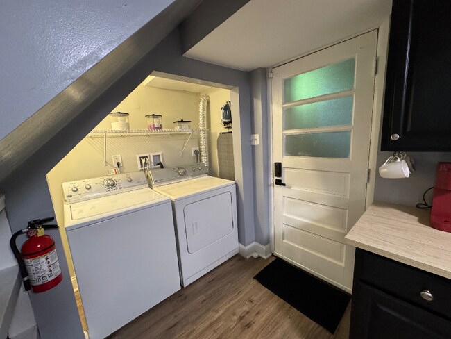 Photo - 5006 Meadowbrook Dr Apartment