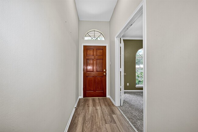 Foto del edificio - 815 Fairpark Ln