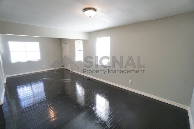 Building Photo - 7120 4th Ct N