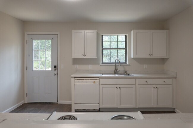 Building Photo - 1321 Burgess Dr