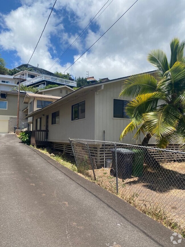Building Photo - 4046 Keanu St