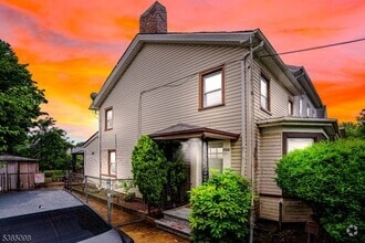 Building Photo - 352 Seminary Ave