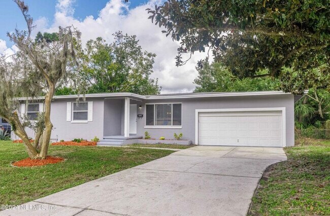Foto del edificio - 7027 Holiday Rd N