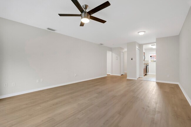 Foto del edificio - 4920 Tangerine Ave