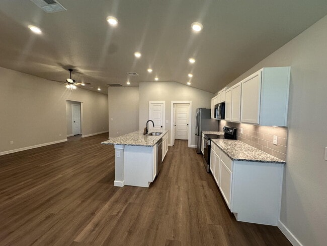 Building Photo - Brand New 3/2/2 in Cypress Ranch!
