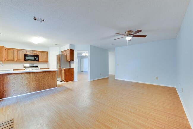 Foto del edificio - 7827 Maple Brook Ln
