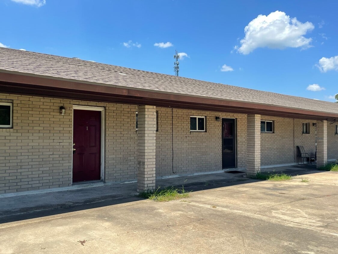 2B/1B Apartment Available in Moss Bluff House Rental in Lake Charles