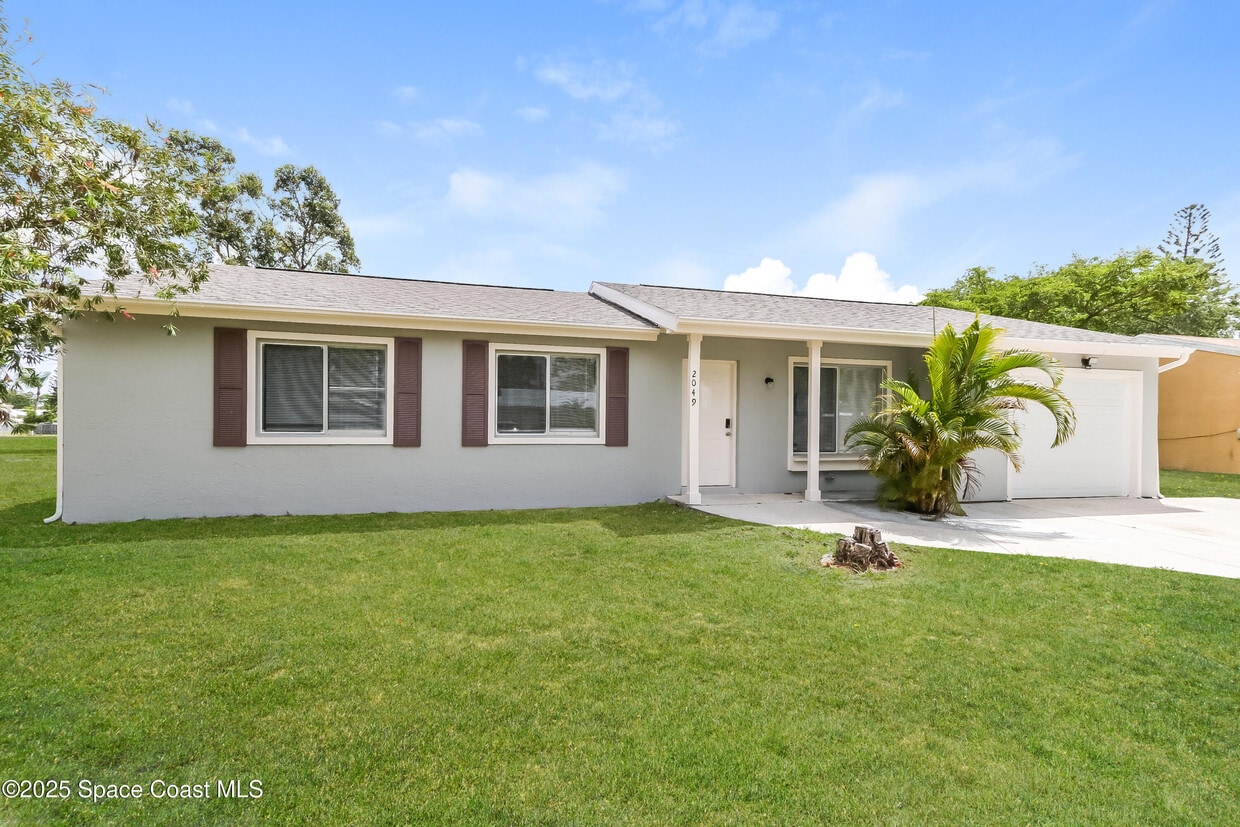 Foto principal - 2049 SE Talwood Ln
