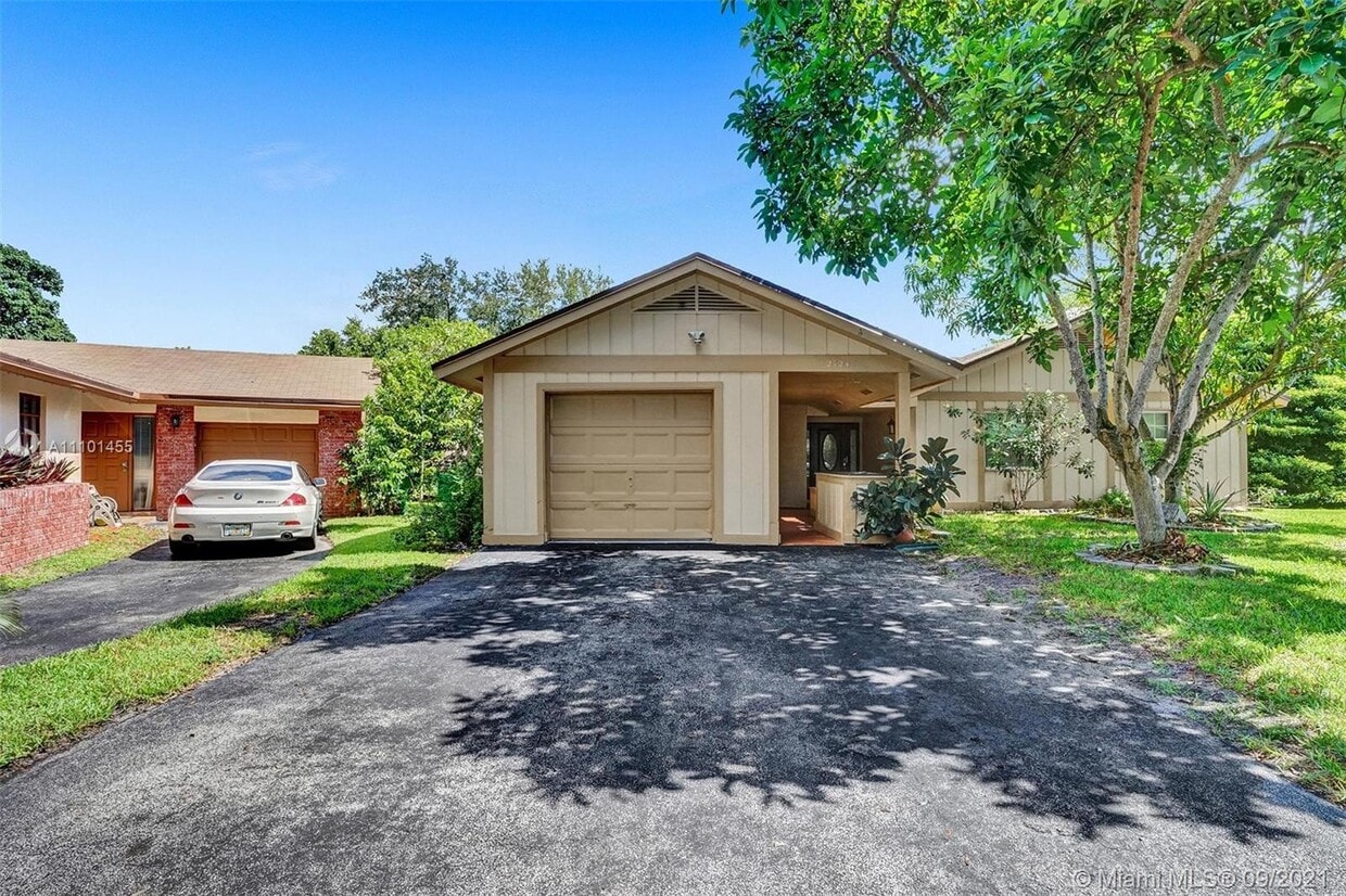 Primary Photo - 2124 Nova Village Dr