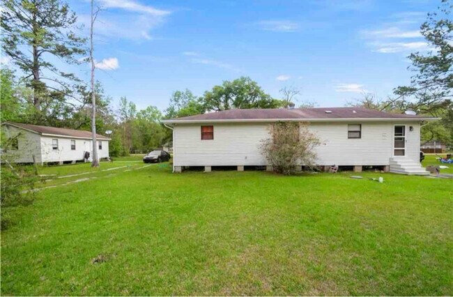 Building Photo - 206 Sunset Dr