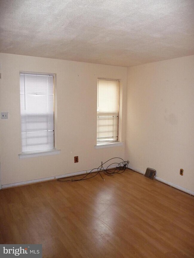 Foto del edificio - 520 N Douglas St