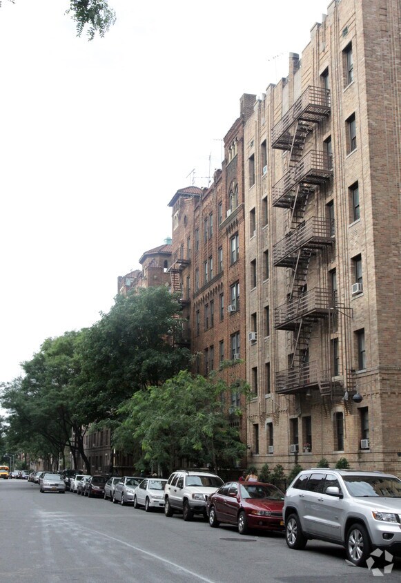 Primary Photo - 68 E 19th St