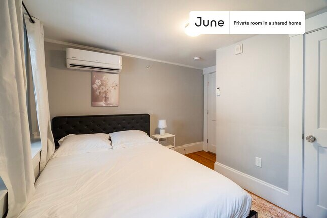 Foto del edificio - Private bedroom in 4 bed/2 bath Home