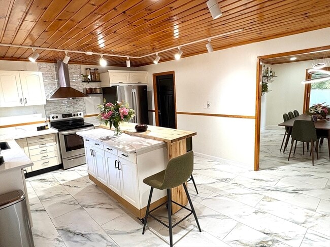 Building Photo - 2 Pat Dr