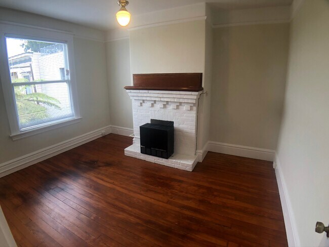 Building Photo - 16 Leona Terrace