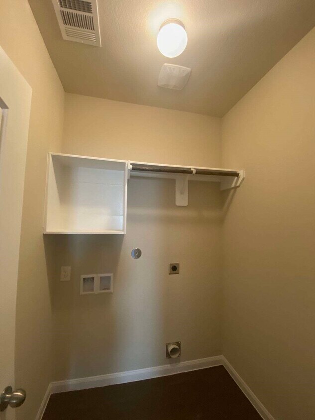 Building Photo - 5130 Wolgan Lake Ct