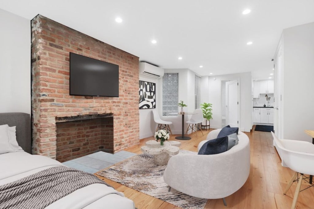 Primary Photo - Gorgeous & Beautifully Renovated Studio wi...