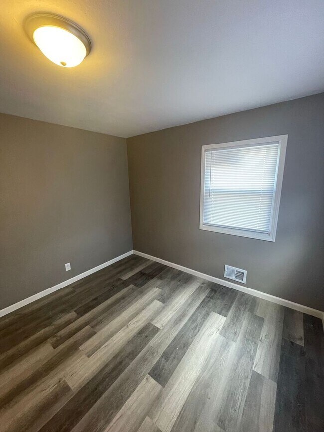 Building Photo - 5908-5910 N 37th St. (Duplex)