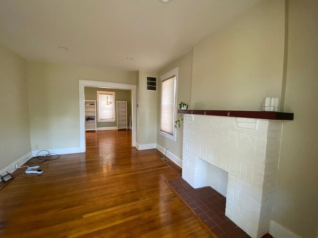 Building Photo - Charming 3 Bedroom/1.5 Bathroom Townhome in Waverly, MD with Detached Garage!