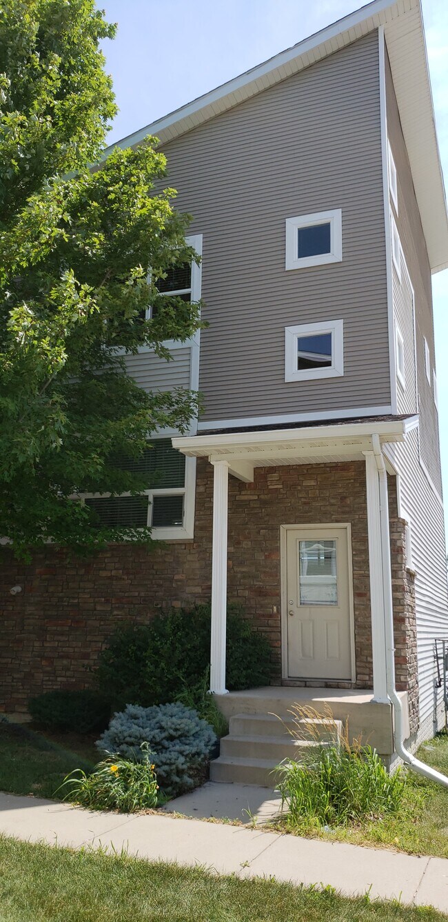 Entrada privada frontal - 301 SE 11th St