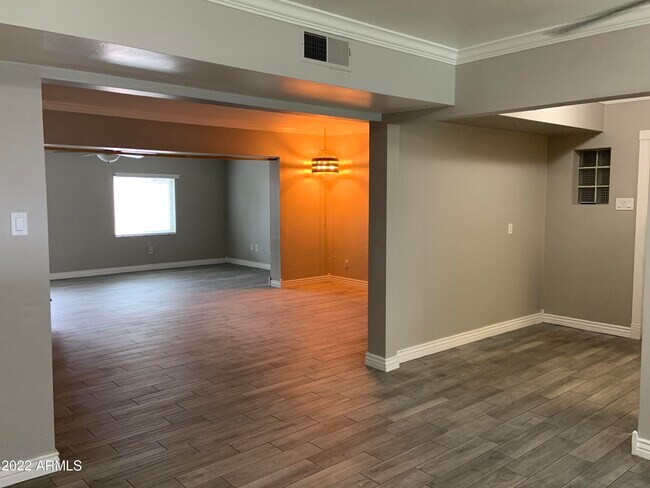 Building Photo - 2446 E Elm St