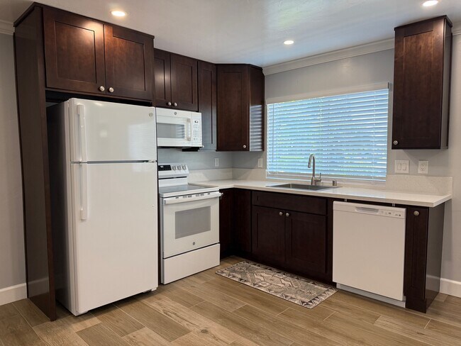 Foto del edificio - 6112 Travers Way