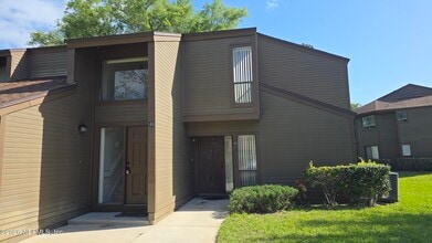 Building Photo - 46 Hembury Ln