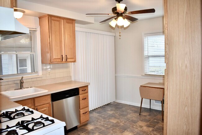 Foto del edificio - 9924 Woodring St