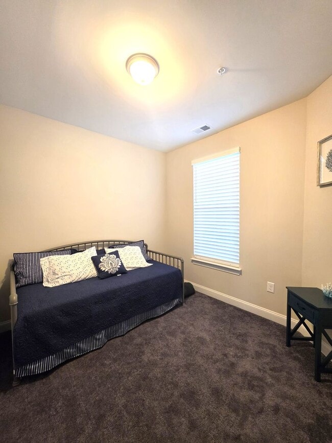 Building Photo - 3BR/2BA First-Floor Condo in The Village at Queens Harbour