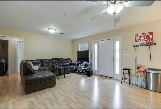 Foto del edificio - Knoxville 37916 - 3 bedroom, 2 bath condo ...