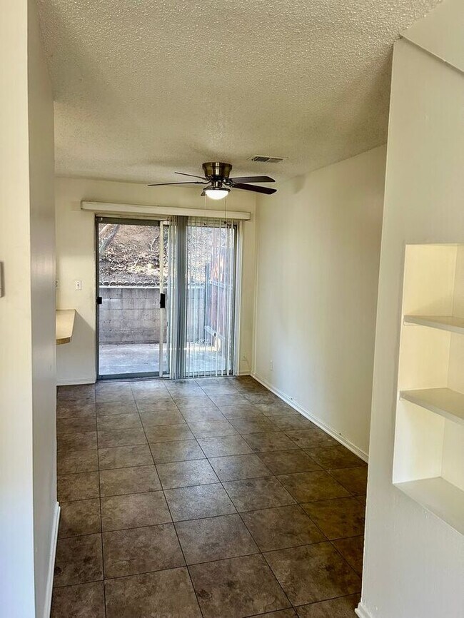 Foto del edificio - REALLY NICE 2BD & 1.5BA TOWNHOME IN FULLERTON