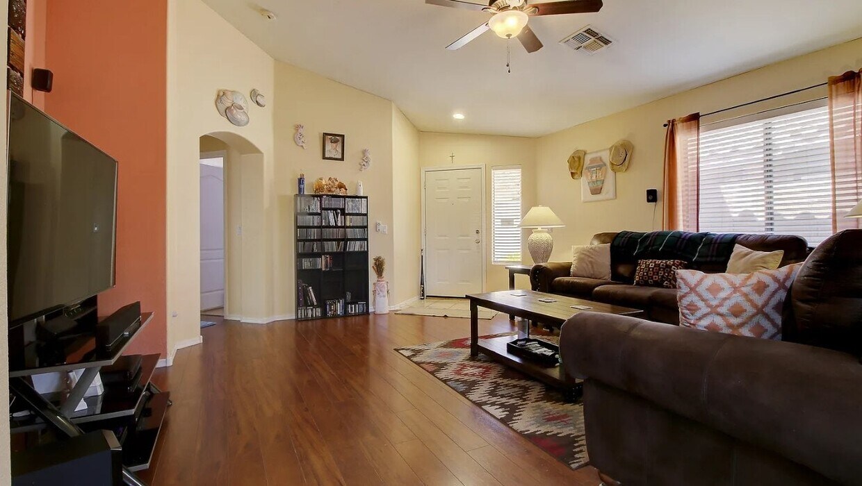 Foto del edificio - 15851 W Saguaro Ln