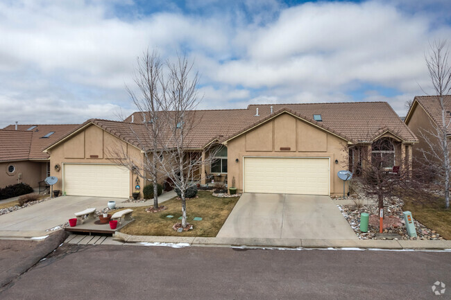 Foto del edificio - Peak View Villas Townhomes