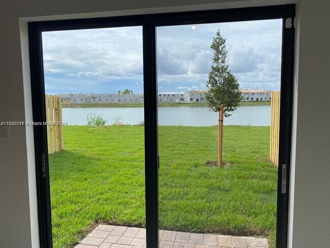 Foto del edificio - 10132 SW 228th Terrace
