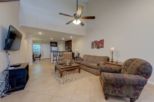 Building Photo - August 2025 Move In! Beautiful Duplex with...