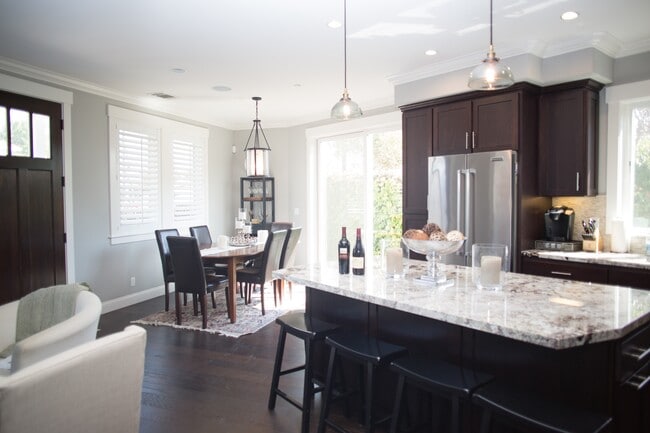 kitchen/dining - 226 Sunnyside Ave
